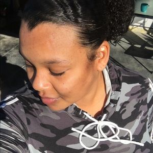 Meet your Posher, Elise